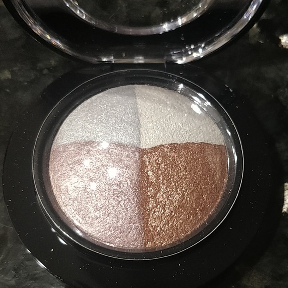 Mac mineralize quad eye shadow. Brilliant Brunch  Nwt - Picture 3 of 3
